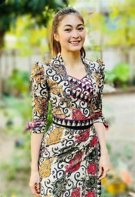 Pin By Theim Soe On Myanmar Outfit In Batik Fashion Myanmar