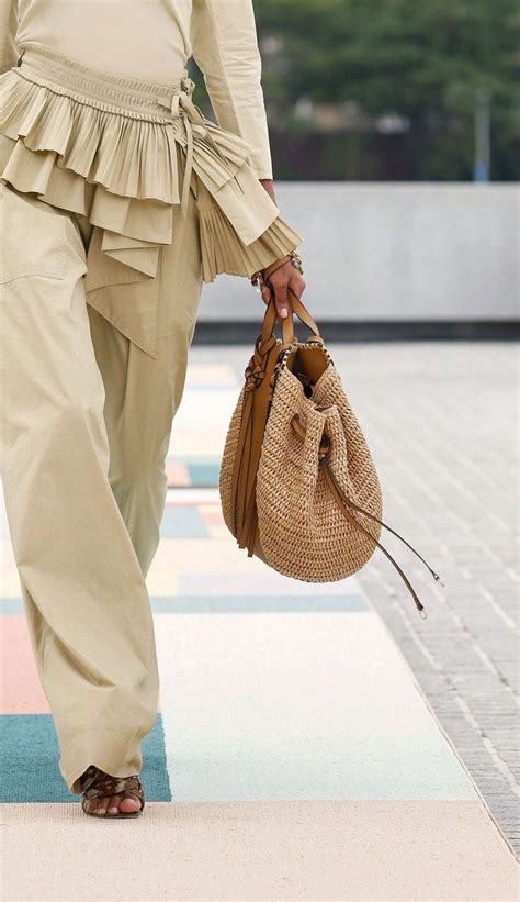 6 Of The Biggest Bag Trends From The Spring 2023 Runways Trending