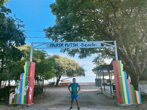 Pantai Atapupu Pasir Putih Yang Indah Di Perbatasan Negeri