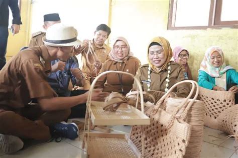 Serang Optimalkan Kerajinan Bambu Tegalmaja Koran Jakarta