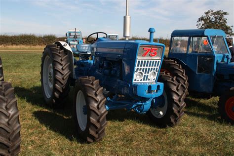 Roadless Ploughmaster 75 Tracteur