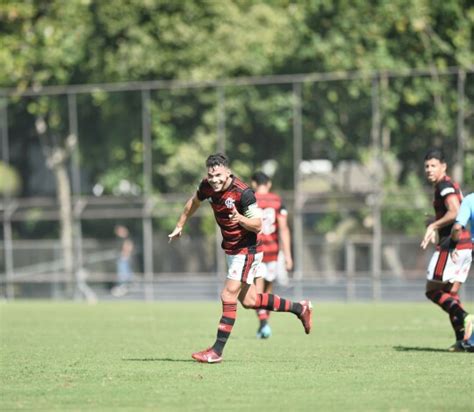 Flamengo Sub Goleia O Bangu Na G Vea E Est Na Final Da Ta A Rio