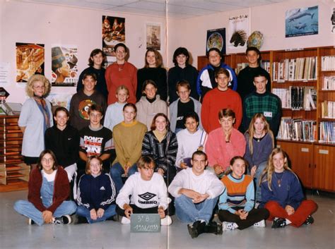 Photo de classe 3emeB de 1998 Collège Corentin Riou Copains d avant