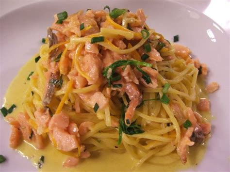 Tagliolini Al Salmone Affumicato Pomodoro Rosso Ricette Semplici E