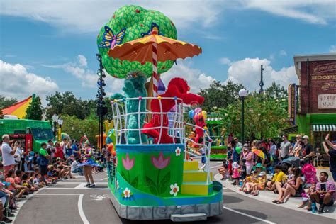 Rosita and Elmo in Sesame Street Party Parade at Seaworld 3 Editorial ...