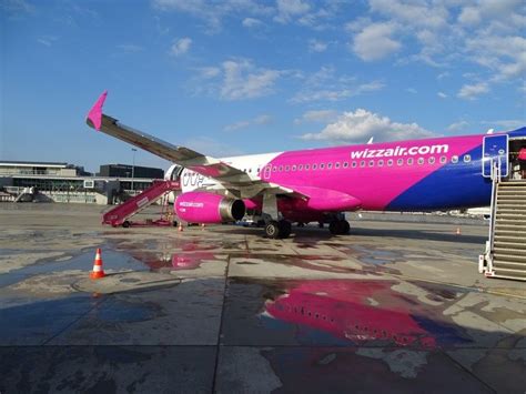 O aeronavă Wizz Air cu 200 de pasageri a aterizat de urgenţă pe Otopeni