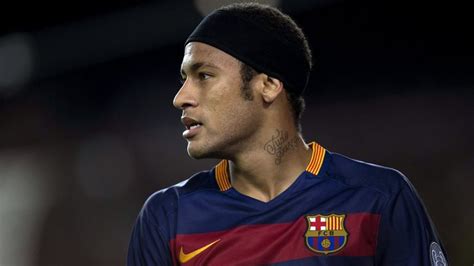 Espagne Neymar Ne Pourra Plus Porter Son Bandeau