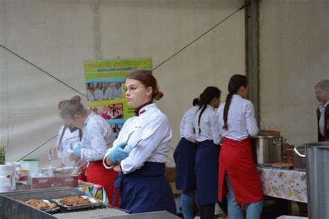 S Siedzi Przy Stole Festiwal Kulinarny Suwa Ki Dwutygodnik