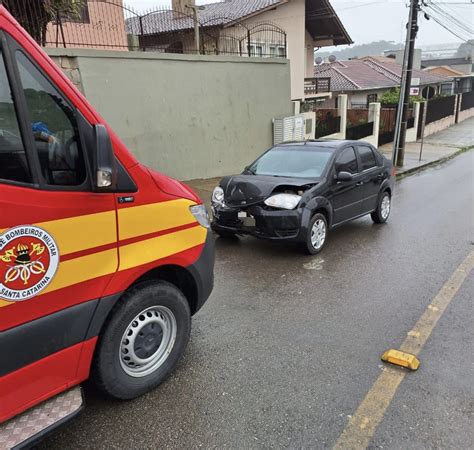 Mulheres S O Levadas Ao Hospital Ap S Acidente Em S O Bento Do Sul