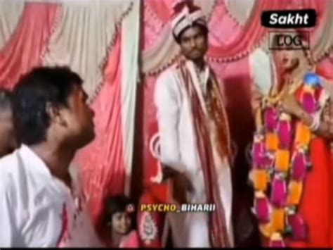 Wedding Video Bride Lover Reached On Stage During Jaimala Then What Happened Watch Funny Viral