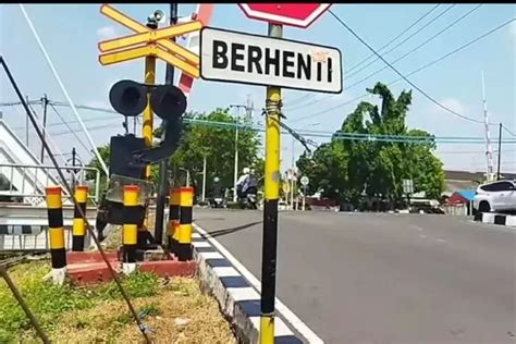 Perlintasan Kereta Api Madukoro Lokasi Kecelakaan Ka Brantas Masuk