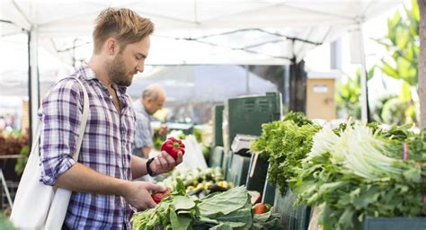 Why Shopping At Farmers Markets Helps Save The World Thrive Market Local Farmers Market