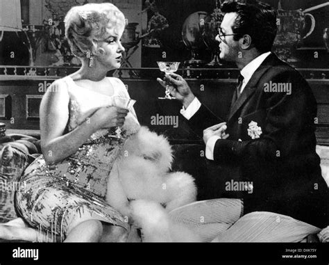 Marilyn Monroe Some Like It Hot Hi Res Stock Photography And Images Alamy