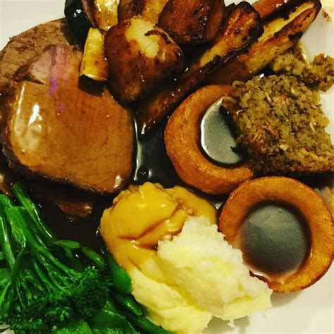 Nikkipedia Sunday Roast Beef Veg Mash Stuffing Yorkshire Puddings And Gravy Sundayroast Beef