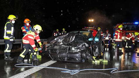 Mercedes Rast In Unfallstelle Drei Verletzte Auf A Bei Gro Weil