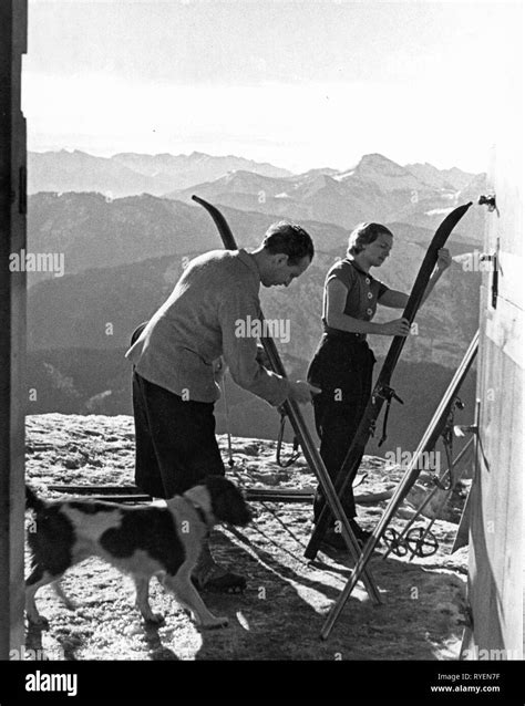 Ski Mounts Black And White Stock Photos And Images Alamy