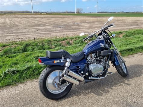 Te Koop HONDA VF 700 C SUPER MAGNA BikeNet