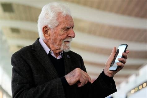 Cellphone Inventor Martin Cooper Were Only At The Very Beginning Efe Noticias