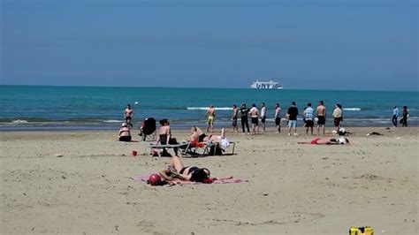 Nis Plazhi N Durr S Qytetar T Mbushin Bregdetin Para Sezonit Top