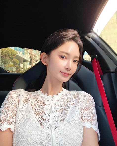 キム・ミニさんのインスタグラム写真 キム・ミニinstagram「오늘은 날이 추워서 미미엘 갈색병 앰플 크림을 각각 2 3회