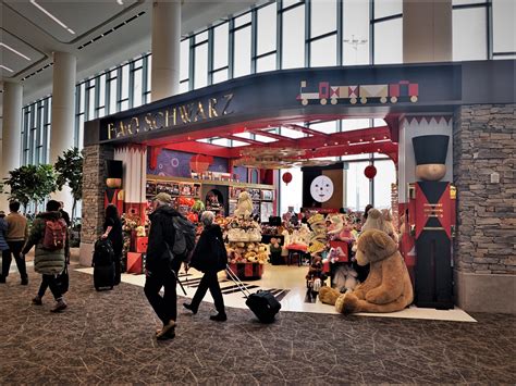 FAO Schwarz | LaGuardia Airport – Silver Star Industries