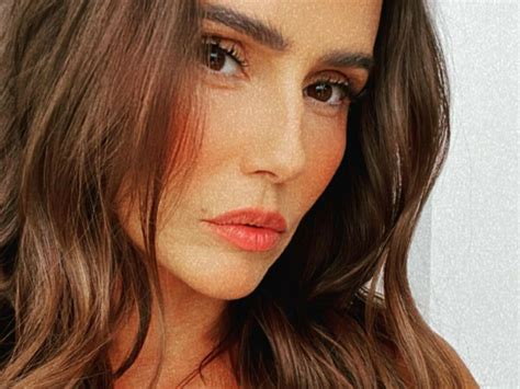 Deborah Secco Surge De Lingerie Preta E Provoca Seguidores Na Web