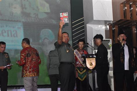 Penghargaan Babinsa Beprestasi Di Jajaran Kodam V Brawijaya Bukti