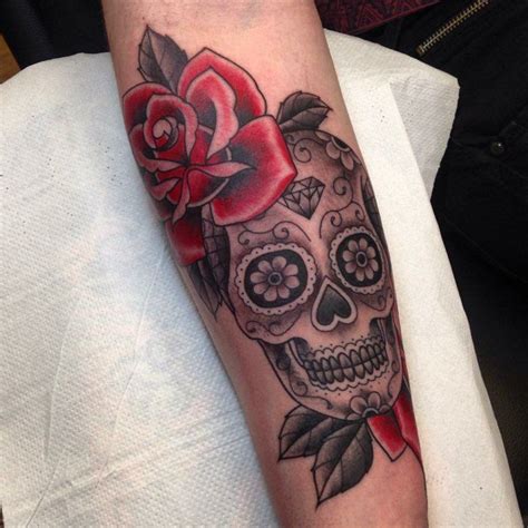 Tatouage Tête De Mort Mexicaine Noire Avec Des Roses Rouges Tatuajes