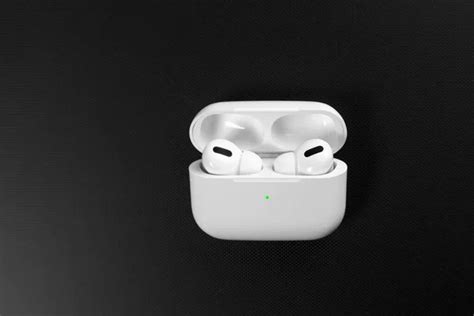 Airpods Pro Fotos De Stock Imágenes De Airpods Pro Sin Royalties Depositphotos