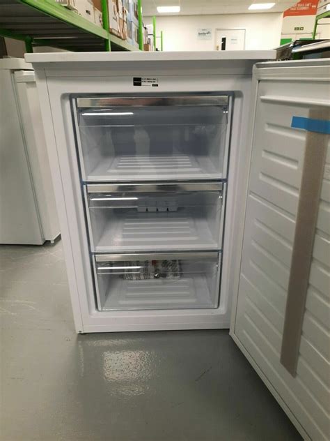 Hotpoint H55ZM1110W1 Under Counter Freezer White F Rated 321342