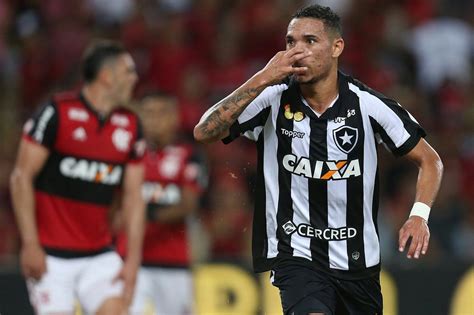 Cartola FC Dicas On Twitter Luiz Fernando Comemorou O Gol Contra O