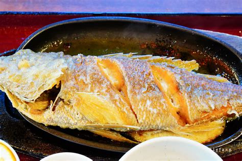 沖繩恩納村美食 海鮮料理浜之家 Cp值高必點炸黃油魚、海膽丼焗烤龍蝦 樂活的大方