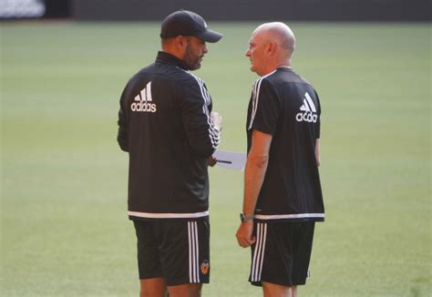 Fichajes Del Valencia CF Nuno No Da Por Cerrada La Plantilla Antes Del