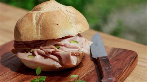 Reggio Emilia Usa Gli Scarti Della Mortadella Per Farsi Un Panino