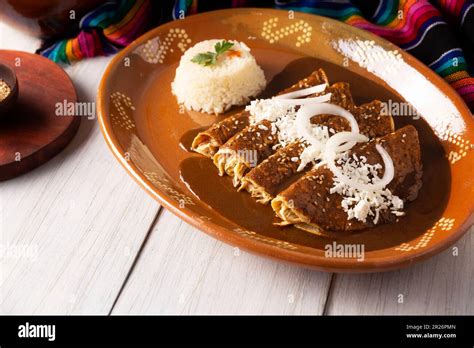 Enchiladas De Mole Tambi N Conocidas Como Mole Poblano Enchiladas Son