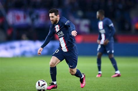 Ligue 1 Messi de retour à lentraînement au PSG après sa sanction