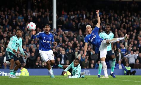 Everton 1 1 Leicester Toffees Move Four Points Clear Of Relegation