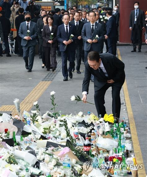 韩国严查梨泰院踩踏事故 警方11次接报4小时没反应成最大焦点 腾讯新闻