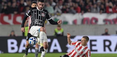 Tem Que Comemorar Mas Atuação Do Corinthians Foi Ridícula Diz Vitão