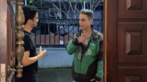 Ragam Potret Driver Ojek Online Jadi Model Kemeja Batik Dadakan Tak