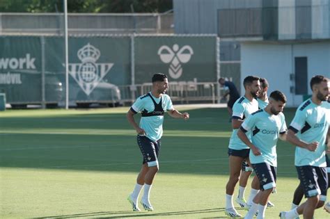 Chadi Riad Se Entrena Con El Betis Y El De Canales Ya Tiene Due O