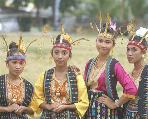 Pakaian Adat Maluku Utara Lengkap Gambar Dan Penjelasannya Seni