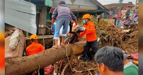 Pencarian Korban Banjir Lahar Dingin Gunung Marapi Dihentikan 10 Orang