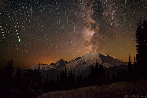 Apod 2015 August 25 Meteors And Milky Way Over Mount Rainier