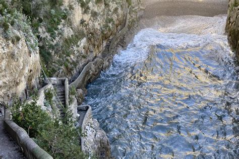 Tragedia In Costiera Amalfitana Turista Travolta Da Un Onda TAG24