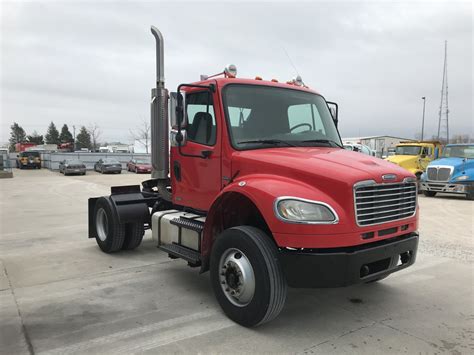 2006 Freightliner M2 106