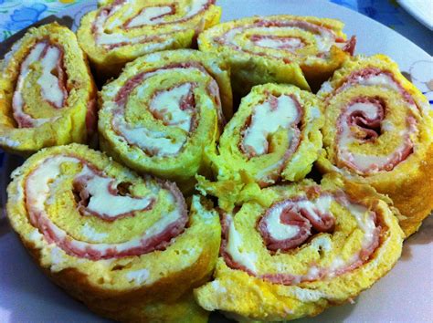 Rotolo Di Frittata Con Prosciutto E Formaggio Un Cucno