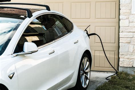 How much battery capacity a Tesla Model X has lost after 200,000 miles ...