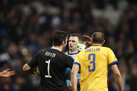 Michael Oliver Returns After Gianluigi Buffon Criticism