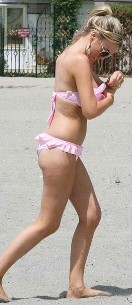 Maria Fowler In A Stunning Pink Bikini In Marbella 3 LACELEBS CO